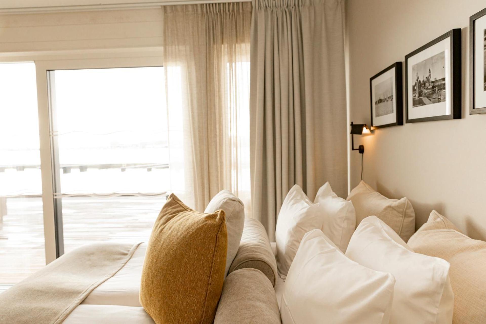 Slottsholmen Hotell Och Restaurang 韦斯特维克 外观 照片
